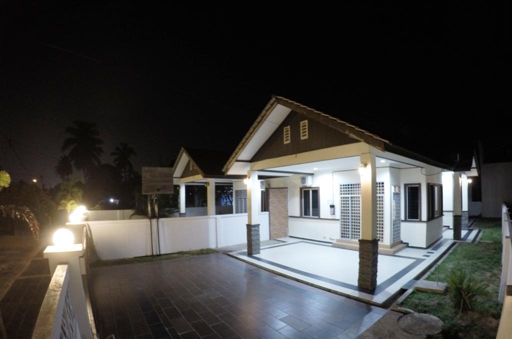 Wan's Beach Guest House Dungun Zimmer foto