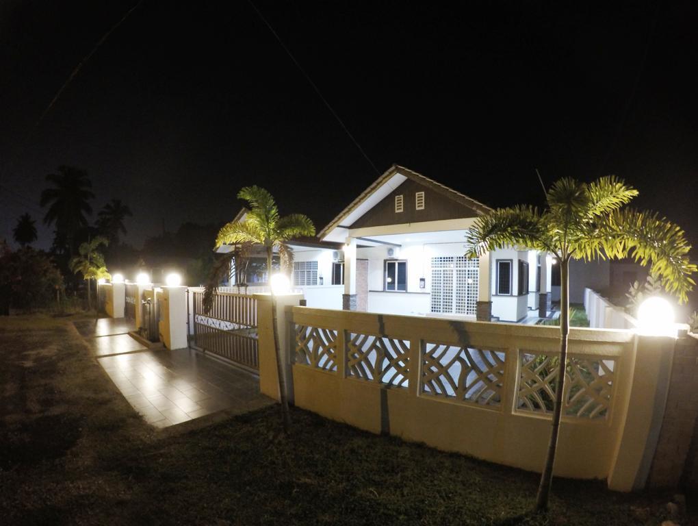 Wan's Beach Guest House Dungun Zimmer foto